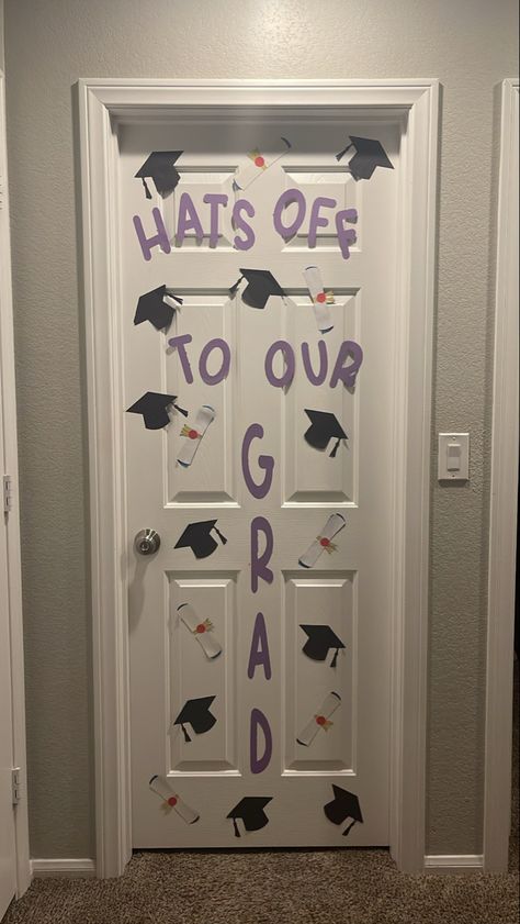 Graduation Room Decoration Ideas, Graduation Room Decor, Grad Week Ideas, Party Door Decoration, Graduation Wreaths For Front Door, Graduation Door Ideas, Graduation Door Decorations, Basket 2022, Graduation Wreath