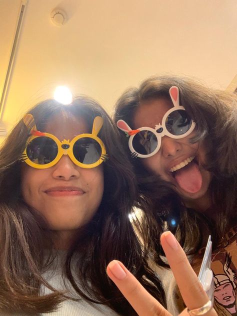 Goofy Friend Aesthetic, Funny Best Friend Aesthetic, Goofy Pics Aesthetic, Goofy Best Friends, Goofy Pics With Friends, Goofy Friends Pictures, Goofy Best Friend Pictures, Goofy Friends Aesthetic, Goofy Girl Aesthetic