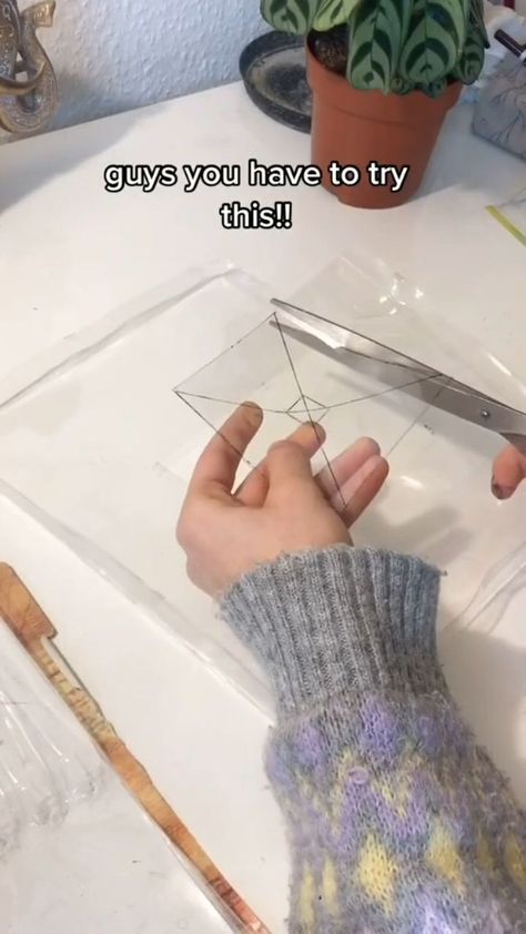 artistsuniversum on Instagram: DIY Hologram 🙌 . Credit: @deryatavas . Follow us 👉@artistsuniversum 👈 for more!🙌 . Do you want immediate feature? Contact us! 📥 . ⚠No… Derya Tavas, Diy Hologram, Practical Knowledge, Instagram Diy, Coffee Addict, Try It, Art Diy, Fingerless Gloves, Arm Warmers