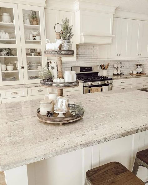 Kitchen Design Countertops, Kitchen Counter Top, Farmhouse Kitchen Design, White Kitchen Design, French Country Kitchen, Modern Farmhouse Kitchens, Luxury Kitchens, Kitchen Redo, Kitchen Countertop