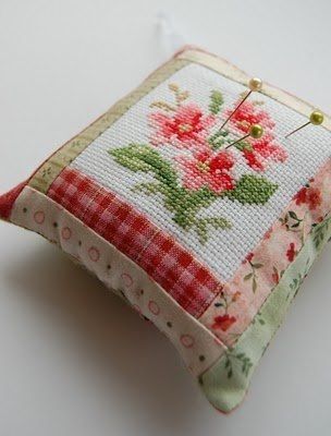 Cross Stitch Pillow, Small Pillow, Framed Cross Stitch, Cross Stitch Finishing, French Knot, Creation Couture, Cross Stitch Flowers, Sewing Accessories, Cross Stitch Designs