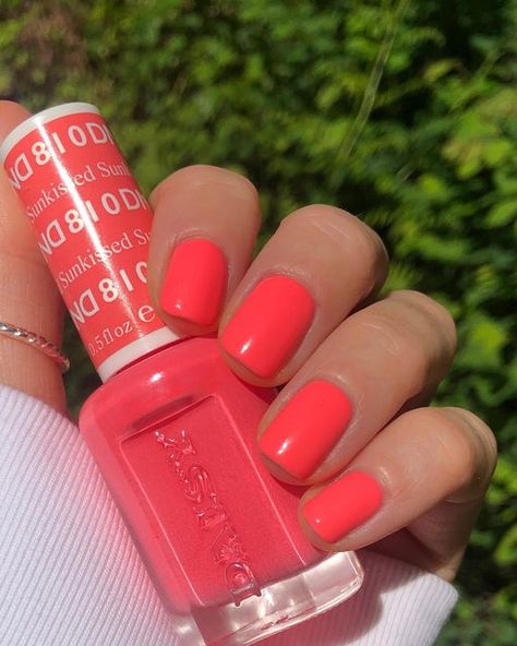 Neon Coral Gel Polish, Coral Hot Pink Nails, Nail Coral Color, Dnd 810 Sunkissed, Coral Sns Nails Colors, Bright Salmon Nails, Coral Shellac Nails, Coral Nail Polish Colors, Coral Pink Gel Nails