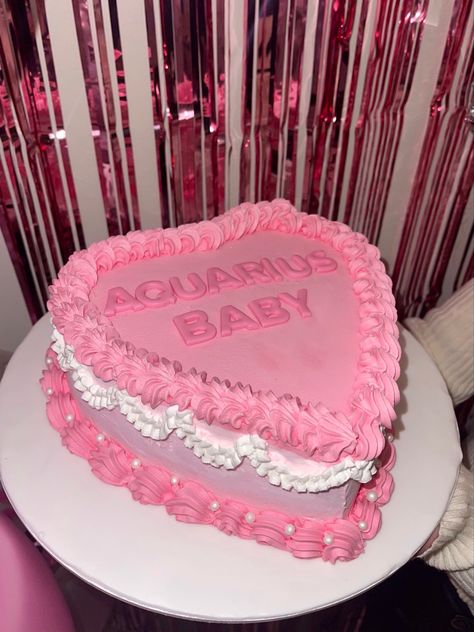 Aquarius Queen Cake, Pink Aquarius Birthday Cake, Aquarius Bday Cake, January Birthday Cakes, Aquarius Season Birthday, Aquarius Party Theme, Aquarius Season Cake, Aquarius Cake Ideas, Aquarius Cake Aesthetic