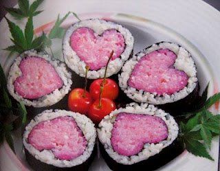 Valentines Kimbap! Sweet Sushi, Sushi Love, Sushi Art, Valentines Day Food, Pink Foods, Valentines Food, Kawaii Food, Sushi Rolls, Candy Recipes