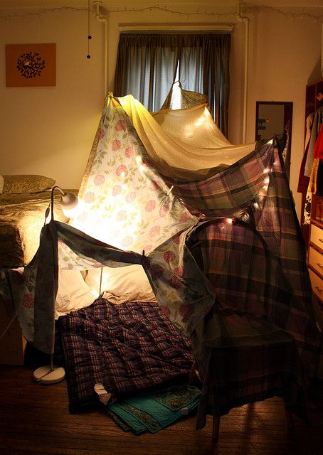 A good old fashioned blanket fort. YES.
Haha! Haven't seen my couch in a few days as it seems to have been taken over by a blanket fort Pidżama Party, Blanket Fort, Build A Fort, Pillow Fort, The Good Old Days, On The Floor, My New Room, 인테리어 디자인, تصميم داخلي