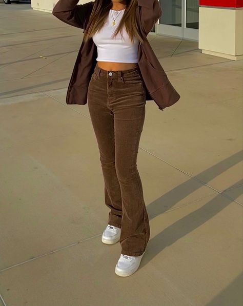 Brown Jeans Outfit, Brown Pants Outfit, Outfits Con Jeans, Looks Pinterest, Brown Outfit, Causual Outfits, Cute Comfy Outfits, Neutral Outfit, Swaggy Outfits