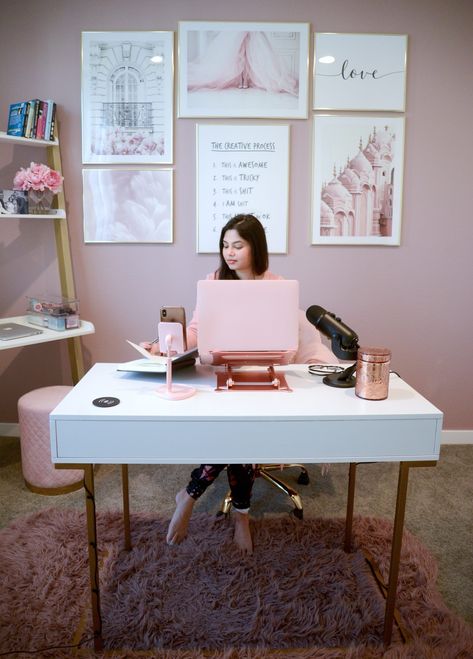 Pink Home Offices, Pink Home Office, Girl Boss Office, Office Space Decor, Interior Kantor, Feminine Home Offices, Cozy Home Office, Small Space Office, Pink Office