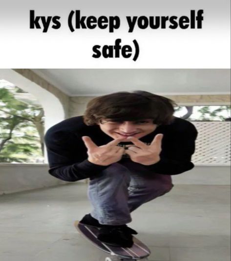 keep yourself safe! The Beatles Funny Pictures, John Lennon Funny, Beatles Meme, John Lemon, Beatles Funny, Keep Yourself Safe, The Quarrymen, Beatles Cartoon, Beatles Ringo