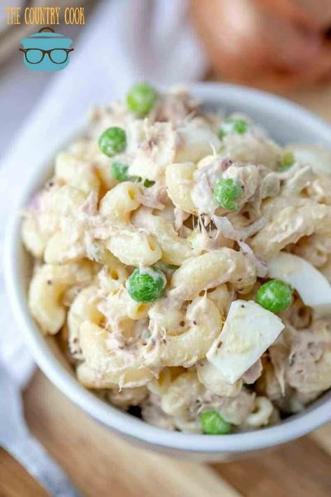 Tuna Macaroni Salad - The Country Cook - salads Tuna Macaroni Salad, Resep Pasta, Tuna Salad Pasta, Cold Salads, Macaroni Salad Recipe, Tuna Pasta, Canned Tuna, The Country Cook, Tuna Recipes