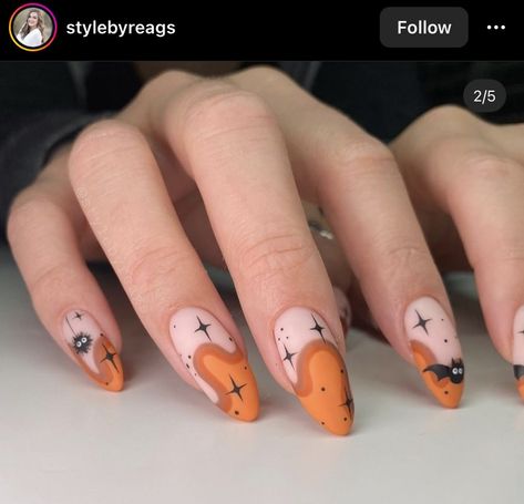 Mail Designs For Short Nails Halloween, Cute Short Coffin Nail Designs, Halloween Abstract Nails, Halloween Nails Short Orange, Atum Nails Design, Short Almond Nails Orange, Fall Retro Nails, Fun Fall Nail Art, Orange Almond Nails Designs