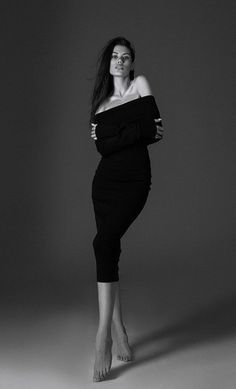 Shooting Pose, Pose Mode, Dress Poses, Portret Feminin, High Fashion Poses, Pose Model, Studio Portrait Photography, Mode Instagram, Studio Poses