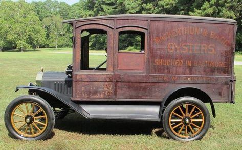 Autos Ford, Chevy Trucks Older, Studebaker Trucks, Old Truck, Panel Truck, Antique Trucks, Ford Classic Cars, Model T, Classic Cars Vintage