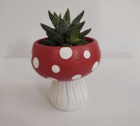 Mushroom Plant Pot, Mushrooms Decor, Mushroom Planter, Painted Plant Pot, Planter Decor, Mushroom Plant, Ceramic Succulent Planter, Custom Planters, Succulent Planters