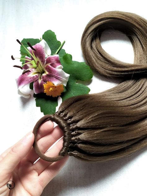 hair strand loss Summer Hairdos, Brown Ponytail, Brown Haired Girl, Ponytail Wigs, Hair Content, Hair Rubber, Hair Rubber Bands, Dreadlock Extensions, Homemade Hair Products