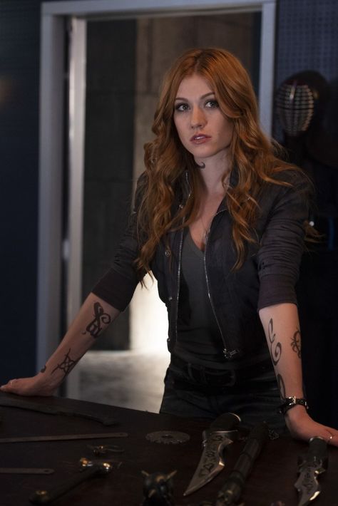 Shadowhunters Series Finale: Alliance / All Good Things:: SHADOWHUNTERS – “All Good Things.” – Freeform/Ben Mark Holzberg Clary Und Jace, Shadow Pics, Shadowhunters Season 3, Shadowhunters Series, Kat Mcnamara, Clary And Jace, Shadowhunters Tv Show, Shadowhunters The Mortal Instruments, Isabelle Lightwood