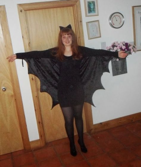 G is for Gingers: #Bloggoween Bat Costume - homemade - DIY - Halloween - Ideas Bat Costume Women's Diy, Bat Halloween Costume Women, Diy Bat Costume For Women, Bat Costume Women's, Bat Costume Diy, Wings Costume Diy, Halloween Bat Costume, Diy Bat Costume, Halloween Bats Diy