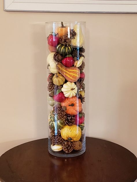 Acorn Filled Vase, Tall Vase Fall Decor, Fall Vase Ideas, Diy Harvest Decor, Corn Decorations Fall, Apple Fall Decor, Harvest Decorations Diy, Thanks Giving Decoration Ideas, Fall Vase Decor