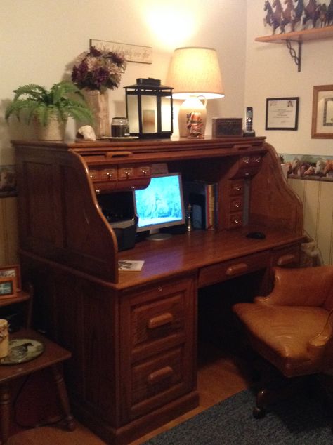 Rolltop Desk Office, Roll Top Desk Office Ideas, Vintage Computer Desk, Writing Desk Ideas, Wizard Desk, Fantasy Desk, Dark Academia Room Ideas, Rolltop Desk, Vintage Oak Desk