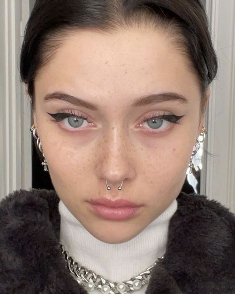 Septum Ring Aesthetic, Cute Nose Piercings, Ring Aesthetic, Beautiful Eyes Color, Septum Piercing, Purple Aesthetic, Nose Piercing, Beautiful Eyes, Makeup Inspo