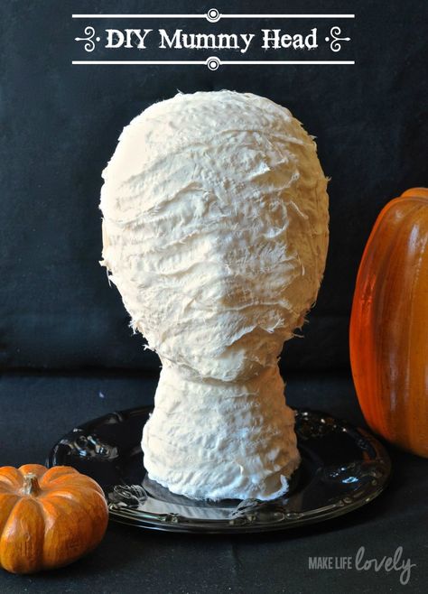 Make an easy DIY Mummy Head with a few basic supplies. Click for the full tutorial and lots of photos! Mummy Halloween Wreath, Mummy Wreath Diy, Upcycle Halloween, Mummy Decorations, Creepy Crafts, Eve Art, Halloween Arts, Halloween Mantle Decor, Haunted House Diy