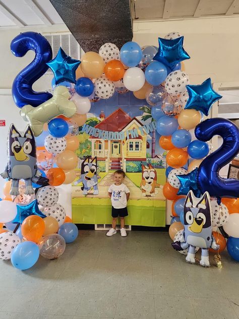 Bluey Themed Birthday Party Ideas, Bluey Birthday Party Decoration Ideas, Bluey Table Centerpieces, Bluey Birthday Balloon Garland, Bluey 2nd Birthday Party Ideas, Bluey Themed Birthday Party For Boy, Boys Bluey Birthday Party, Boy Bluey Birthday Party, 2nd Birthday Bluey Theme