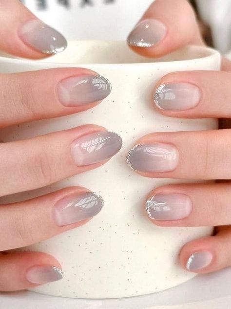 silver glitter French tips Nail Art Office Style, Pearl Grey Nails, Gel Nails Ideas Korean, Marble Jelly Nails, Nail Art Abu Abu Simple, Nail Art Simple Minimalist, Grey Simple Nails, Nails Short Gray, Simple Gray Nails