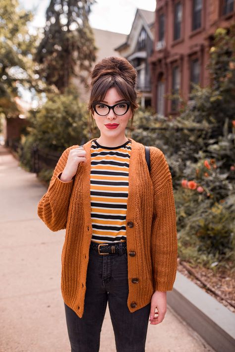 Nerdy Girl Outfits, Cute Nerd Outfits, Moda Pinup, Neo Grunge, Librarian Style, Cute Nerd, Nerd Outfits, Nerdy Outfits, Geek Clothes