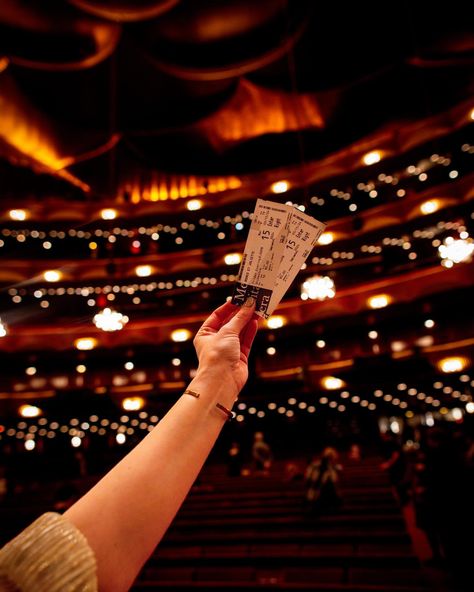 ✨Come with me to a gala and backstage tour at the world famous @metopera followed by their production of the opera #romeoandjuliet by French composer Charles Gounod.🎭 As many of you know, I grew up at the symphony, ballet and opera, because my late father was a professional violist in some of the worlds greatest symphonies, including the London Symphony Orchestra, and later the Edmonton Symphony Orchestra for the rest of his life. I’m also a classical violinist myself. So there’s nothing I l... London Symphony Orchestra, Symphony Orchestra, The Opera, Violinist, Top Hotels, Romeo And Juliet, The London, World Famous, Travel Lifestyle