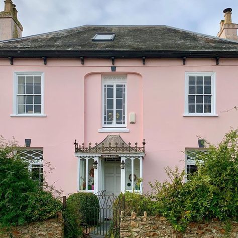 Pink Painted Brick House Exterior, Pink Mansion Exterior, Bahamas Decor, Pink Victorian House, Pink Mansion, Pink House Exterior, Pink Architecture, Terrace House Exterior, Country Pink