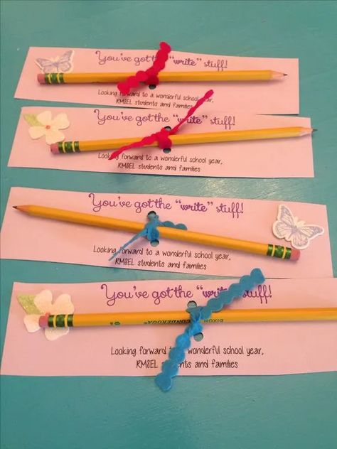 School Gifts For Students, Welcome Back Gifts, Hadiah Diy, Gifts For Students, Welcome To School, Diy Back To School, Pencil Gift, Teachers Day Gifts, Welcome Back To School