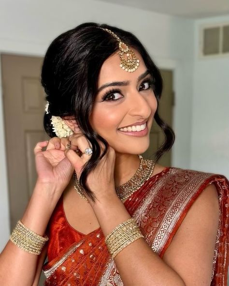 VERO SOLIMAN | NJ Bridal Makeup Artist | Beautiful Soft Glam by VSB Artist RS 💖 Make sure to follow for bridal makeup Inspo ✨ NJ Bridal Makeup | Soft Glam | Wedding Makeup | Instagram Hindu Bride Makeup, Soft Glam Indian Makeup, Desi Makeup Looks Natural, Indian Makeup Looks Natural, Desi Bridal Hair, Bridal Makeup Soft Glam, Makeup For Engagement, South Asian Wedding Makeup, Desi Makeup