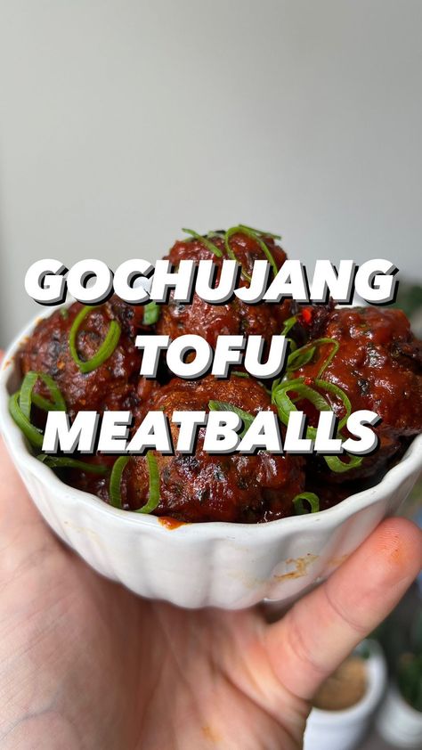 Joris | Vegan Recipes | GOCHUJANG TOFU MEATBALLS Are you looking for a protein packed & ‘meaty’ like meal? Then I’ve got JUST the recipe for you!  These tofu… | Instagram Vegan Gochujang Recipes, Spicy Tofu Recipes, Gochujang Tofu, Tofu Meatballs, Gochujang Recipe, Veggie Broth, Meat Eater, Vegan Tofu, Protein Pack