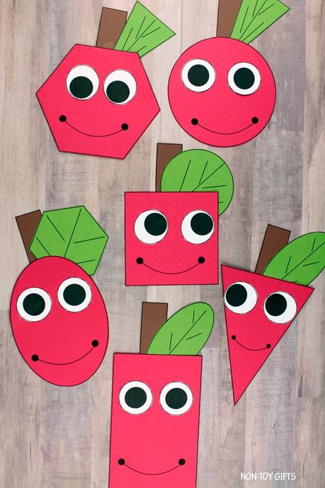 Shape apple math craft and writing activity for preschoolers, kindergartners and older kids. A great fall or back to school craft #backtoschool #backtoschoolcraft #shapeapple #shapeapplecraft #applecraft #fallcraftkids #mathcraft Apple Craft For Kids, Activity For Preschoolers, St Patricks Crafts, Non Toy Gifts, Apple Craft, Math Crafts, Easy Fall Crafts, Shapes For Kids, Back To School Crafts