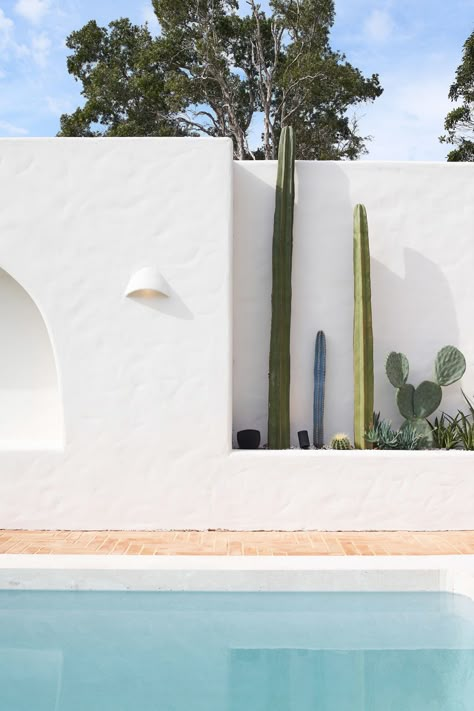 Cool, calm and curved: The Cronulla home inspired by the Greek Islands Mediterranean Pool, Eco Outdoor, Porter Paint, Stone Paint, Stair Wall, Modern Mediterranean, House Vibes, Coastal Vibes, The Local Project