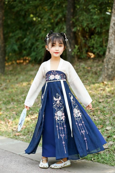 1. Design for Girls from 3-14 years old. Classic Hanfu Costume made for spring, summer & autumn. 2. Size: from 110CM to 160CM. 3. Chinese Ancient fairy Tale Style, beautiful little lady wearing. 4. Hanfu History: Hanfu is a name for pre-17th century traditional clothing of the Han Chinese, appeared in China more than 3000years ago and is said that it was clothing of legendary Yellow Emperor, a great sage king of Ancient China. A complete Hanfu garment is assembled from several pieces of clot Old Chinese Clothes, Chinese Costume For Kids, 4 Year Girl Dress, Chinese Outfits Traditional, Chinese Dress For Kids, China Outfit, Traditional Dresses For Kids, Chinese Hanfu Dress, Yellow Emperor