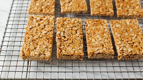 This DIY-version of classic Nature Valley granola bars is packed with simple, wholesome ingredients like old-fashioned oats and honey. Honey Bars, Oatmeal Granola Bars, Honey Snacks, Nature Valley Granola, Oats Snacks, Healthy High Protein Snacks, Kids Snack Food, Real Food Snacks, Oatmeal Breakfast Bars