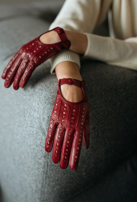 Spring Gloves, Driving Gloves Women's, Gloves Aesthetic, Luxury Gloves, Gloves Outfit, Leather Gloves Women, Leather Driving Gloves, Fashion Gloves, Red Gloves