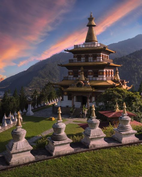 Bhutan Aesthetic, Bhutan Architecture, Punakha Bhutan, Bhutan Travel, Travel 2024, Country Aesthetic, Asian Architecture, Nature Architecture, Destination Voyage