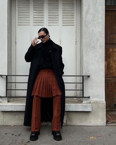 Man In Skirt Aesthetic, Androgynous Fashion Male, Tyler Mazaheri, Mallgoth Outfits, Men Street Outfit, Men Wearing Skirts, Unisex Looks, Gender Fluid Fashion, Kilt Outfits