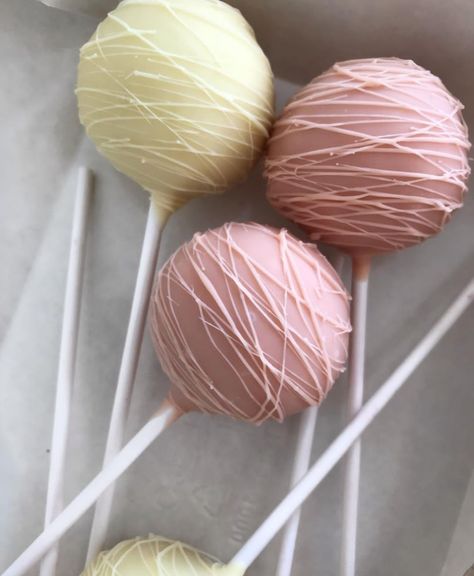 Dusty Pink Cake Pops, Sweet 16 Cakepops, Light Pink Desserts, Cakepop Aesthetic, Cake Pop Aesthetic, Cake Pops Aesthetic, Cute Cake Pops Ideas, Pink Cakepops, Cake Pop Bouquet