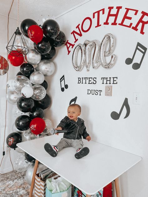 Birthday Party Themes One Year Old, Shreds One Birthday, 1 St Birthday Boy Year Old Themes, First Show Birthday Party, Guy Birthday Party Theme, Birthday Themes For One Year Old, Baby’s First Birthday Theme Boy, 1sr Birthday Party Themes Boy, Birthday Ideas For One Year Old Boy