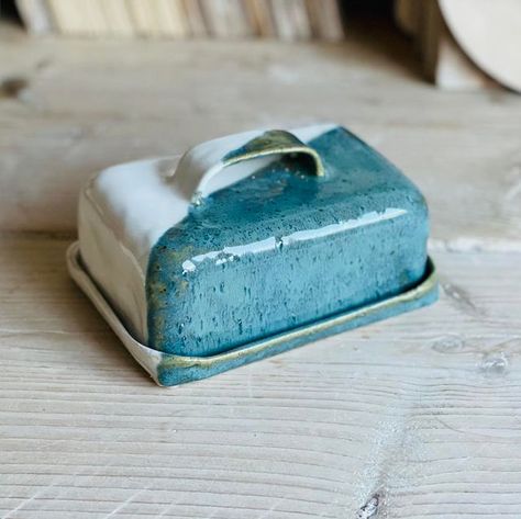 Hand Built Ceramic Butter Dish, Handmade Pottery Butter Dish, Easy Hand Built Ceramics, Beginner Hand Built Pottery, How To Hand Build Pottery, Butter Tray Ceramic, Hand Built Pottery Butter Dish, Handmade Ceramic Butter Dish, Hand Built Butter Dish