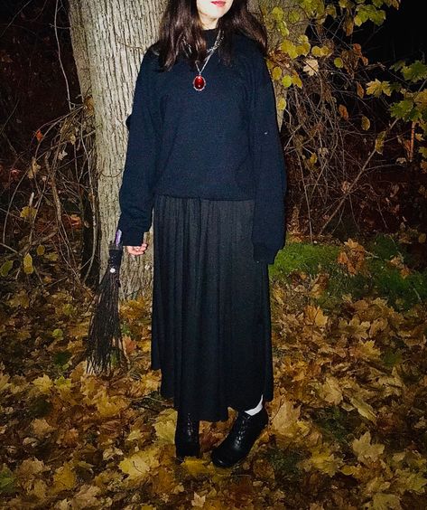 Midwest Gothic Fashion, Fall Goth Outfits, The Craft Outfits, Goth Winter Outfits, Halloween Costumes 2022, Goth Fits, Fashion Fails, Halloween This Year, Creative Halloween Costumes