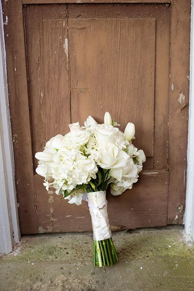 Hydrangea Tulip Bouquet, Cape Cod Wedding Flowers, Classic Southern Wedding, White Flower Bouquet, Tulip Wedding, Round Bouquet, Steel Magnolias, Alabama Wedding, Southern Lady