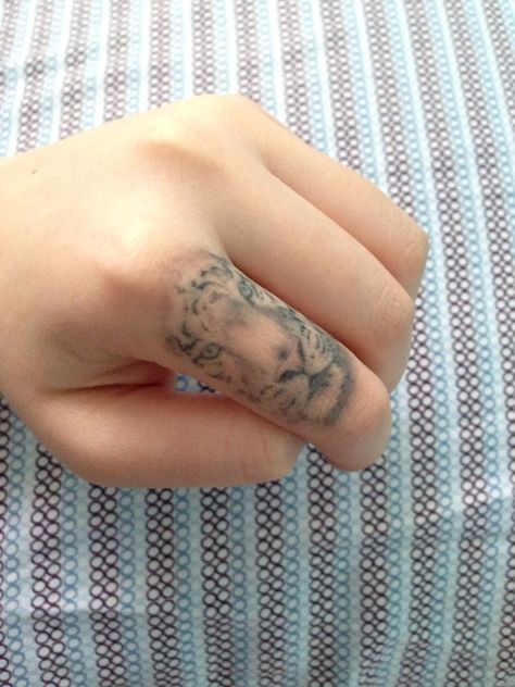 Small Tiger finger tattoo #whitetiger #fingertattoo #tiger Tiger Finger Tattoo, Tigers Tattoo, Tattoos 2023, Inspiring Tattoos, Finger Tattoo For Women, Ring Finger Tattoos, Amazing Tattoos, Fox Tattoo, Finger Tattoo