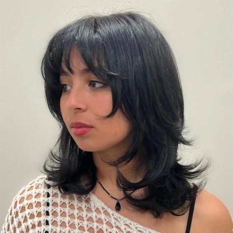 Mid Hair Layered Haircuts, Thick Mid Length Hair, Asian Mullet, Butterfly Hairstyle, Pinterest Fits, Layered Hair With Bangs, Framing Layers, Short Bangs, Hair Inspiration Short