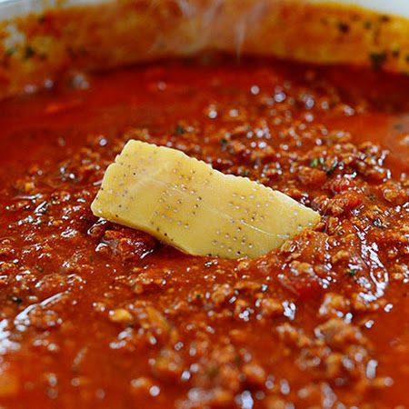 Pioneer Woman's Spaghetti Sauce                                                                                                                                                                                 More Pioneer Woman Spaghetti Sauce, Spaghetti Sauce Recipe, Think Food, Deilig Mat, Bratwurst, Spaghetti Sauce, The Sauce, Spaghetti Squash, Family Recipes