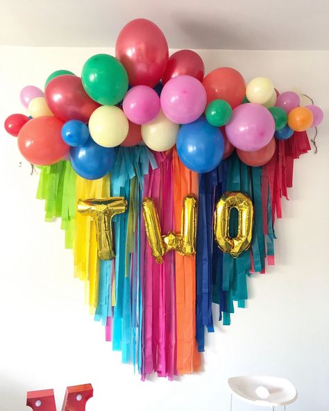 Backdrop Fringe, Trolls Birthday Party, Colorful Birthday Party, Simple Birthday Decorations, Backdrop Birthday, Fringe Backdrops, Birthday Balloon Decorations, Diy Birthday Decorations, Colorful Birthday