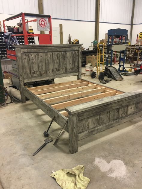 Rustic farmhouse bed frame Diy Farmhouse Bed Frame, Rustic Farmhouse Bed, Rustic Bed Design, Queen Bed Frame Diy, Diy King Bed, Diy Farmhouse Bed, Farmhouse Bed Frame, Farmhouse Style Bedding, Rustic Bed Frame