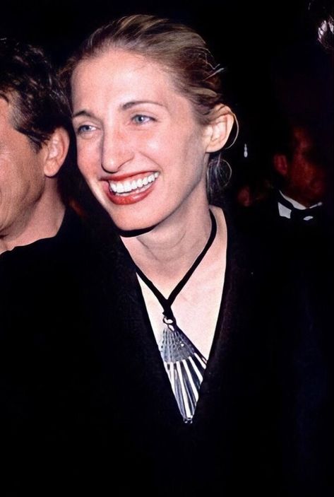 Carolyn Bessette Kennedy at White House Correspondents dinner, Washington DC May 1, 1999 Cbk Style, White House Correspondents Dinner, Carolyn Bessette, May 1, Washington Dc, White House, Washington, White